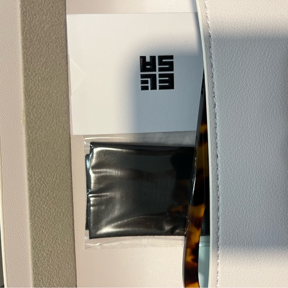 Tortoise Shell Sunglasses - Picture 5 of 5